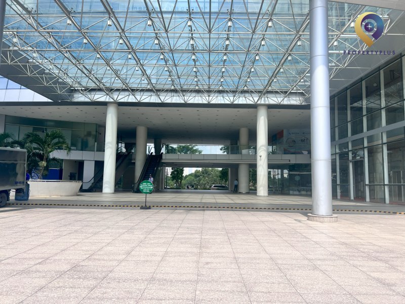 Crescent Plaza